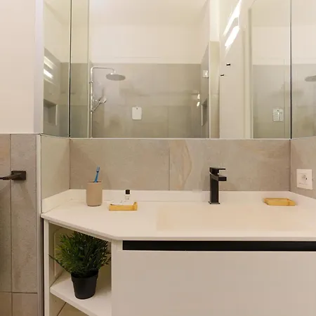 アパート The Rent - Comfortable One-bedroom In The Crocetta Area ミラノ
