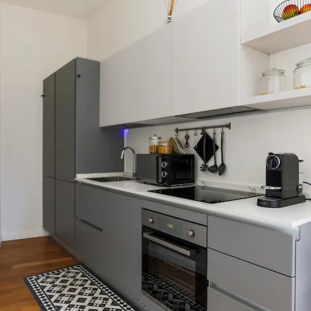 The Rent - Comfortable One-bedroom In The Crocetta Area アパート ミラノ